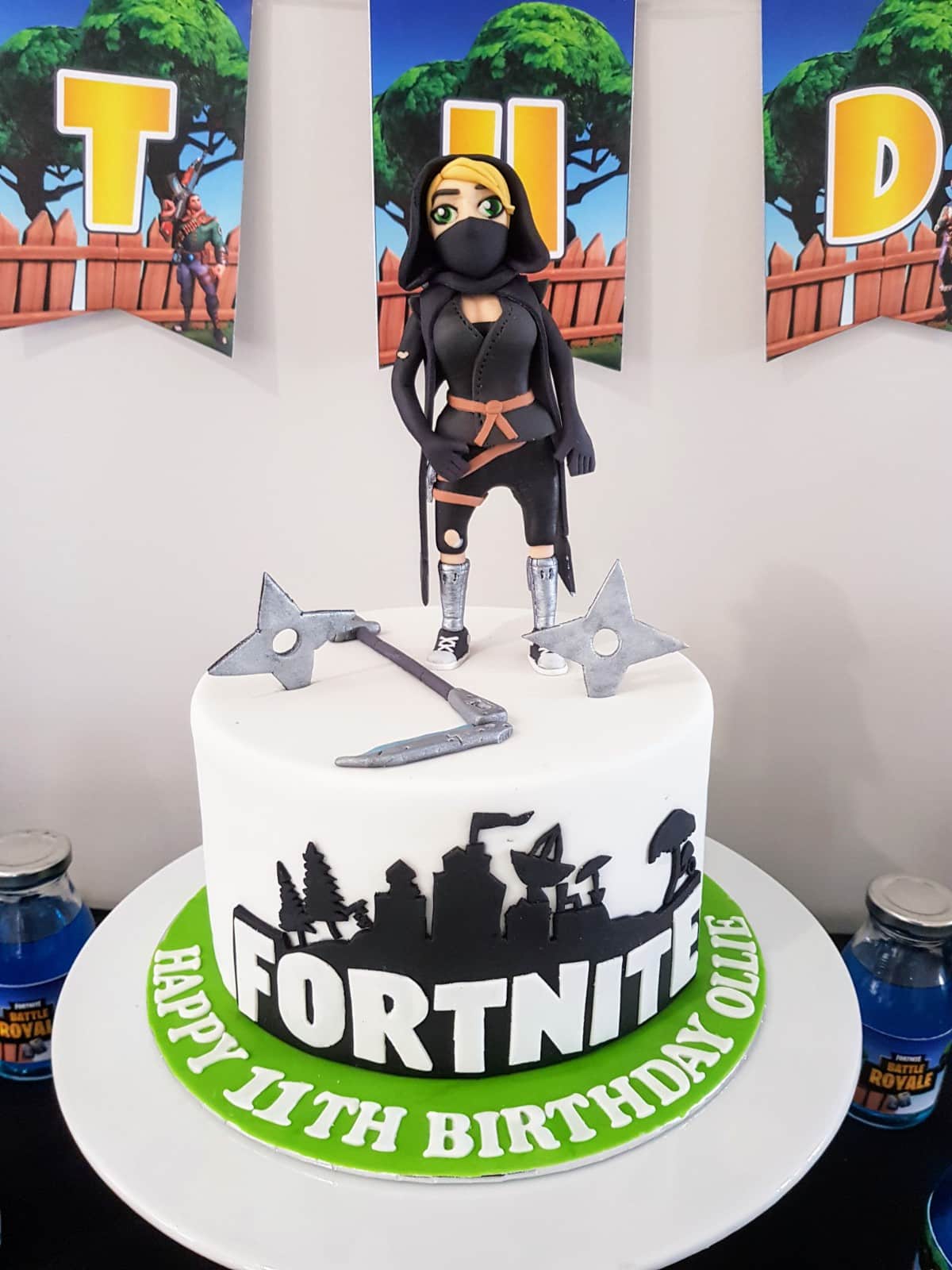 fortnite birthday cake - fortnite v bucks cake