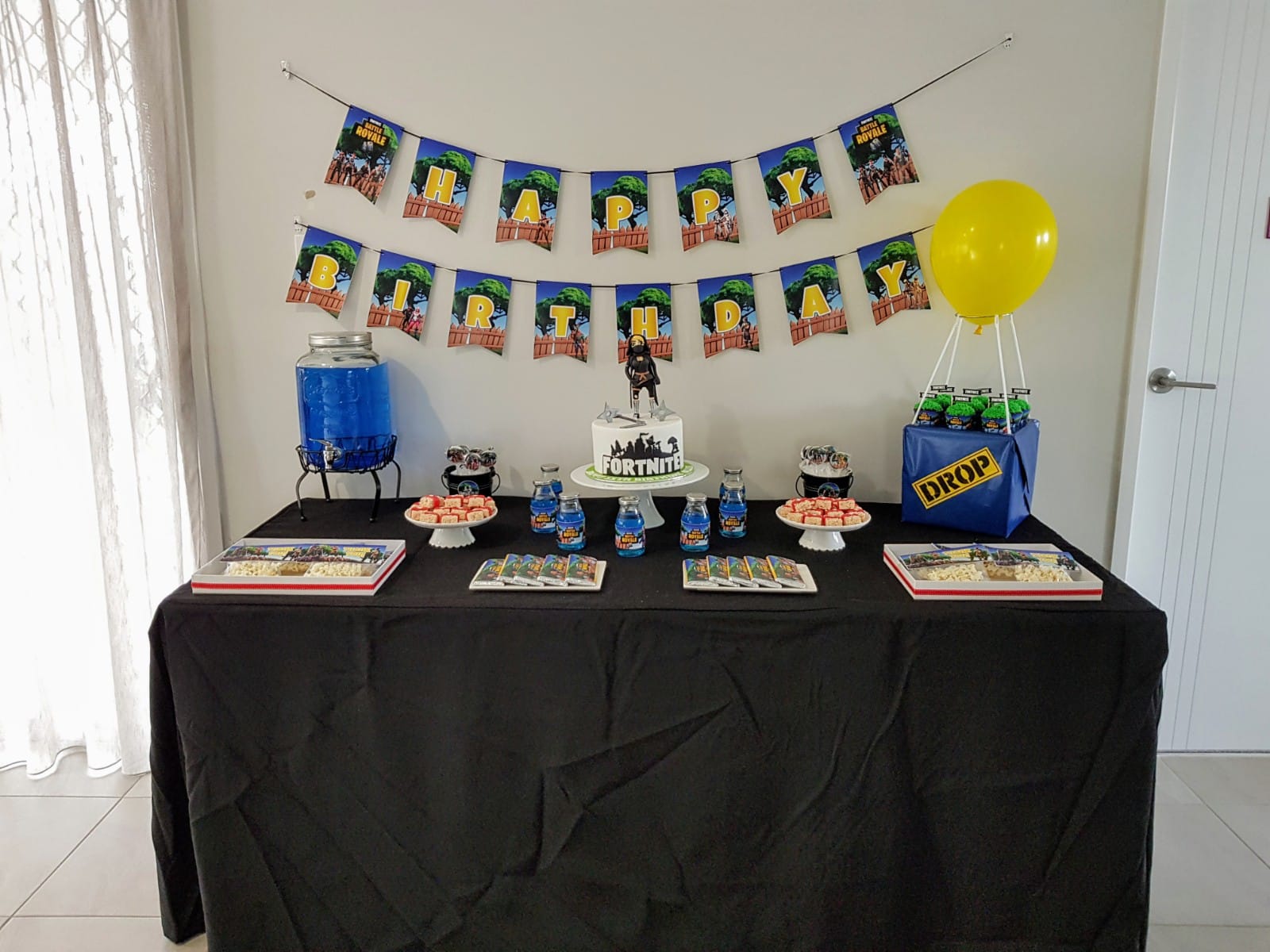 Fortnite Birthday Party Ideas And Themed Supplies Birthday Buzzin - fortnite birthday party decorations